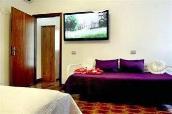 Vanessa House Bed & Breakfast 2*